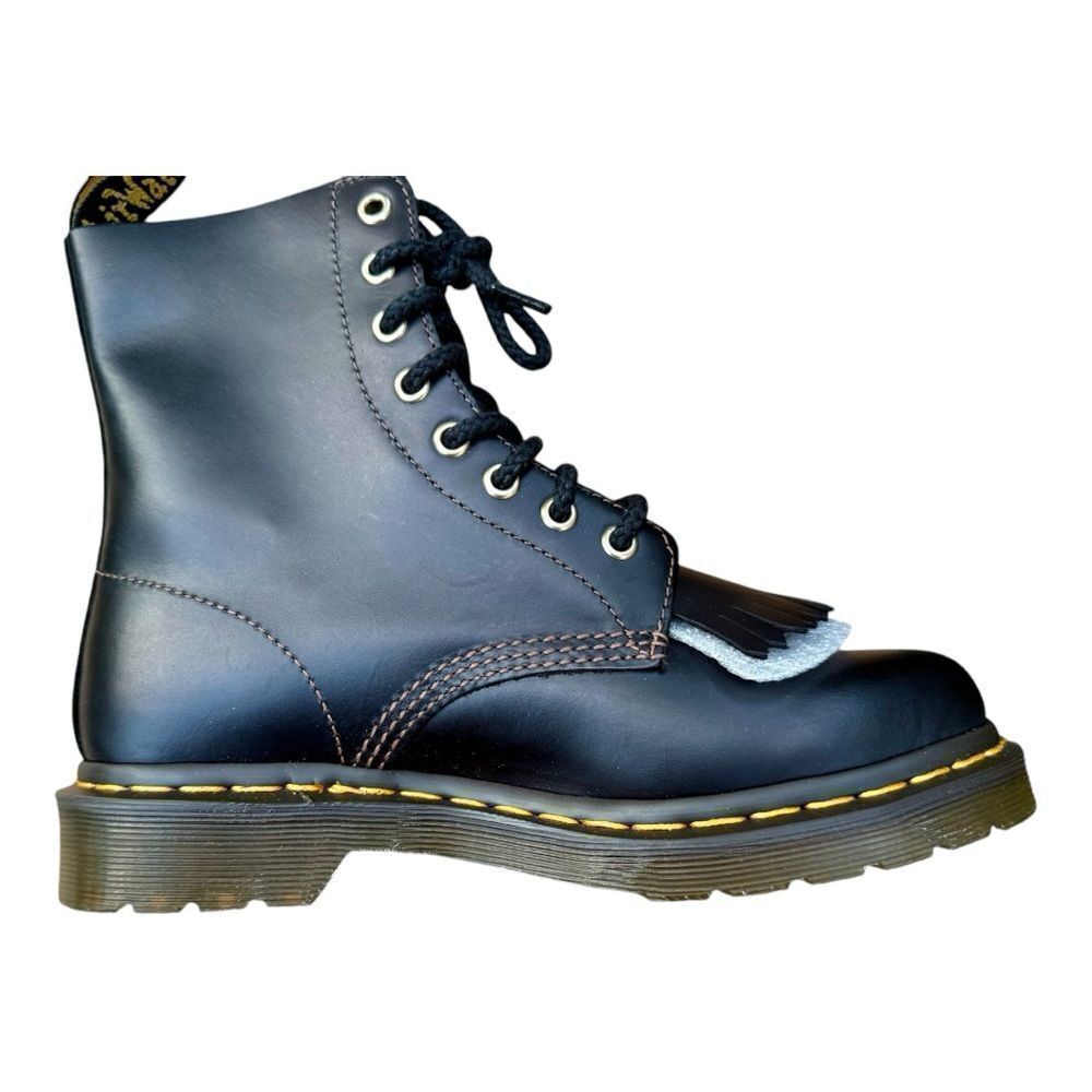 Dr. Martens 1460 Pascal Abruzzo
Boots. BNWT black classic boots. Size 7. - Picture 9 of 12